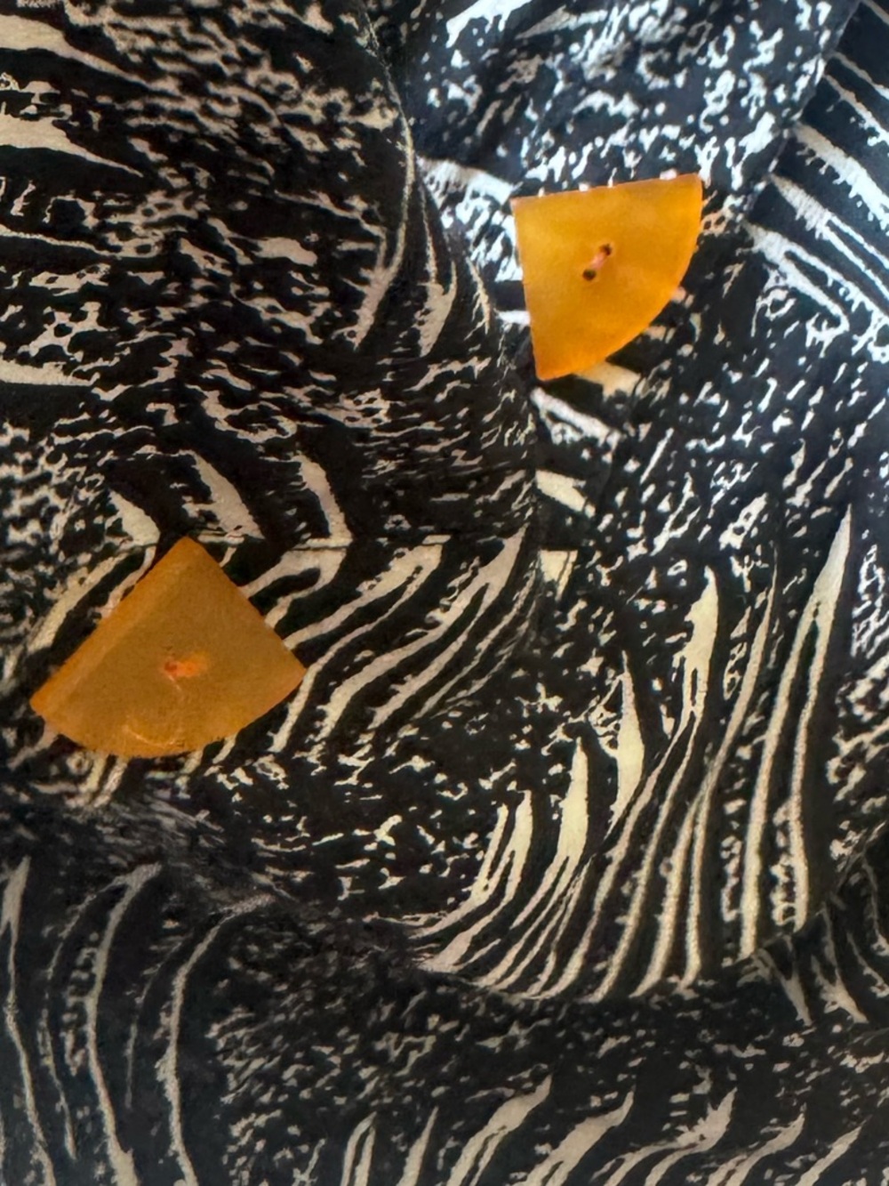 Julie V England 100% Silk 90s Abstract Animal Print Blouse 8 Top Light Blue Tan - Picture 4 of 16